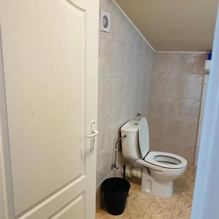 호스텔 Marki Hostel